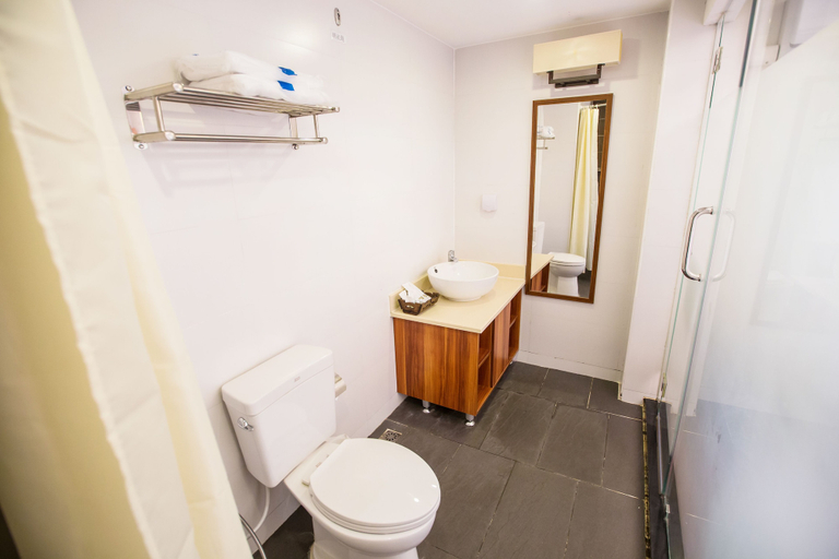 Bathroom 3, Chiang Roi 7 Days Inn, Muang Chiang Mai