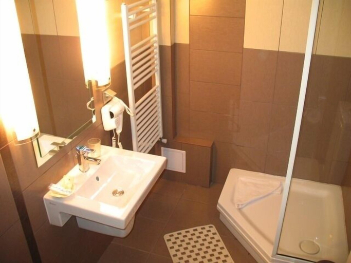Bathroom 5, Hotel Premier, Sibiu