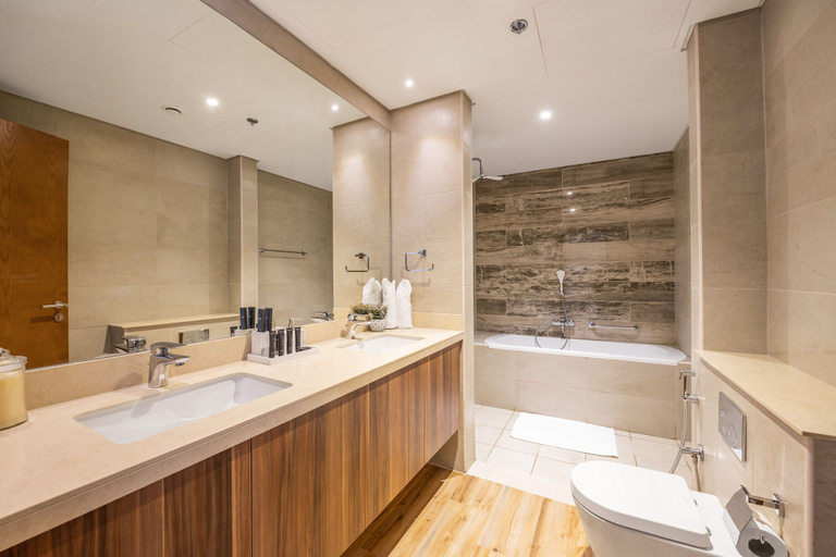 Bathroom 5, Ultra Luxury Palm - Mina Azizi Beachfront - Private Beach and Pool, Dubai