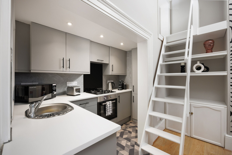 Others 4, Stunning Arty Apartment & mezzanine, Plymouth