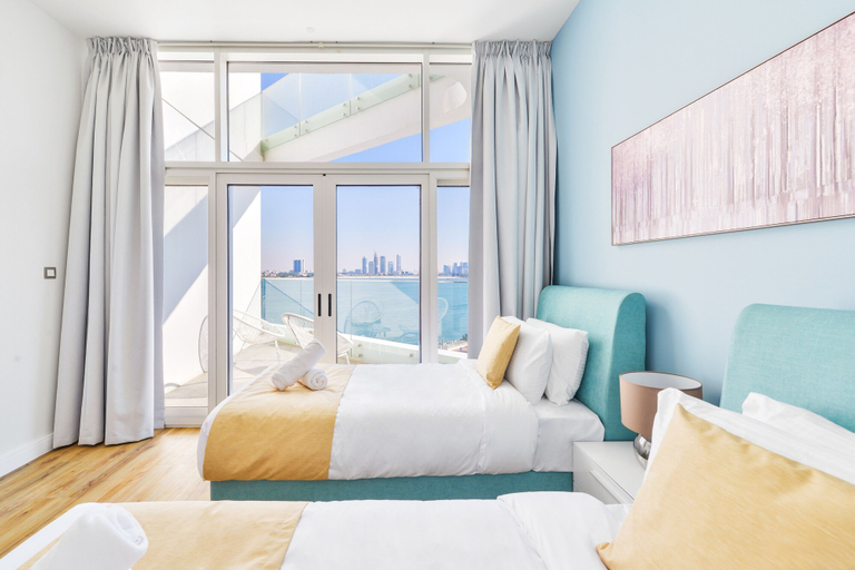 Bedroom 4, Ultra Luxury Palm - Mina Azizi Beachfront - Private Beach and Pool, Dubai