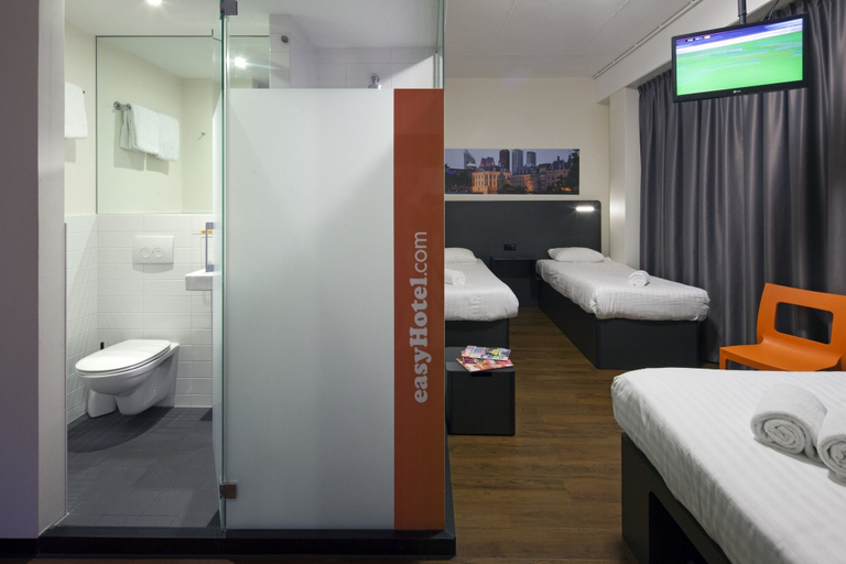 Bedroom 3, easyHotel The Hague City Centre, The Hague