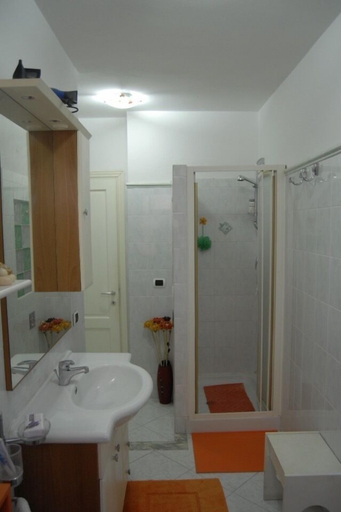 Bathroom 5, B&B Filomena , Oristano