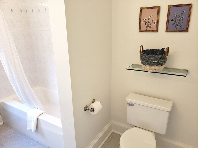 Bathroom 4, Hearthside Inn, Hancock