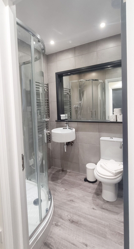Bathroom 4, Hyde Park Superior Apartments, London
