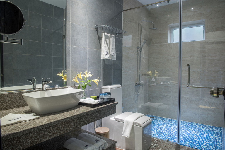 Bathroom 5, Hotel De L'Homme, Phnom Penh