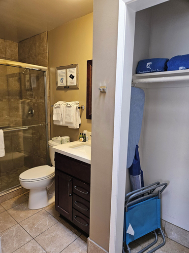 Bathroom 5, Huntington Surf Inn, Orange