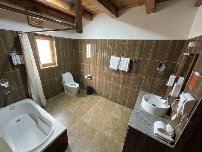 Bathroom 5, Rema Resort, Lamgong