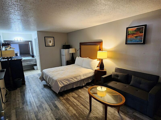 Bedroom 3, Days Inn by Wyndham Branson Ozarks, Taney
