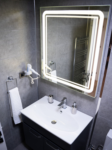 Bathroom 5, MG Hill Hotel, Merkez