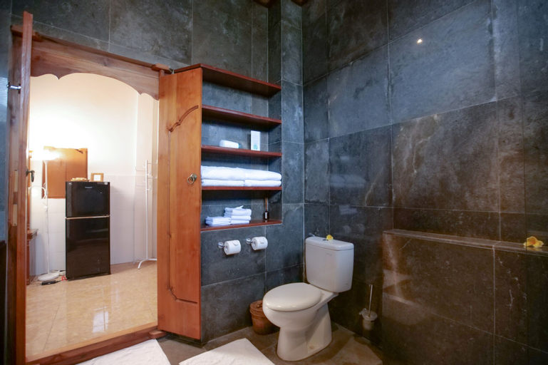 Bathroom 11