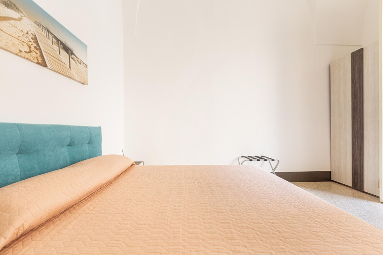 Bedroom 5, 3185 Una Finestra sul Porto by Barbarhouse, Lecce