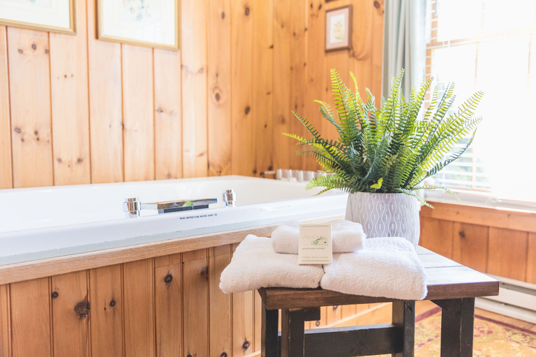 Bathroom 3, Bayberry Cottage, Rockbridge