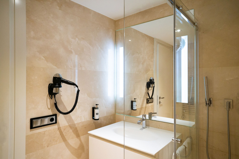 Bathroom 5, SmartRental Collection Centric II, Madrid