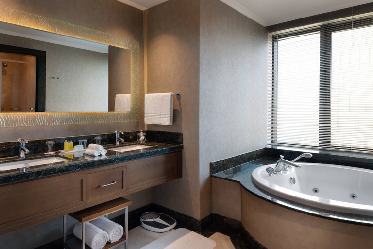 Bathroom 5, Istanbul Marriott Hotel Asia, Atasehir