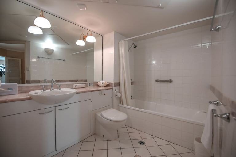 Bathroom 4, Il Palazzo Boutique Apartments, Cairns