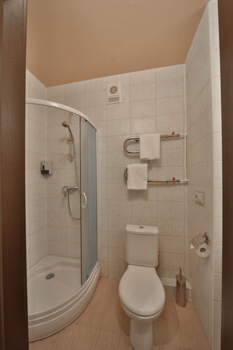 Bathroom, Hotel Sovremennik, Volzhskiy rayon
