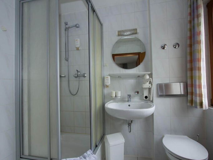 Bathroom 5, Hotel Sonnenkeller, Neu-Ulm