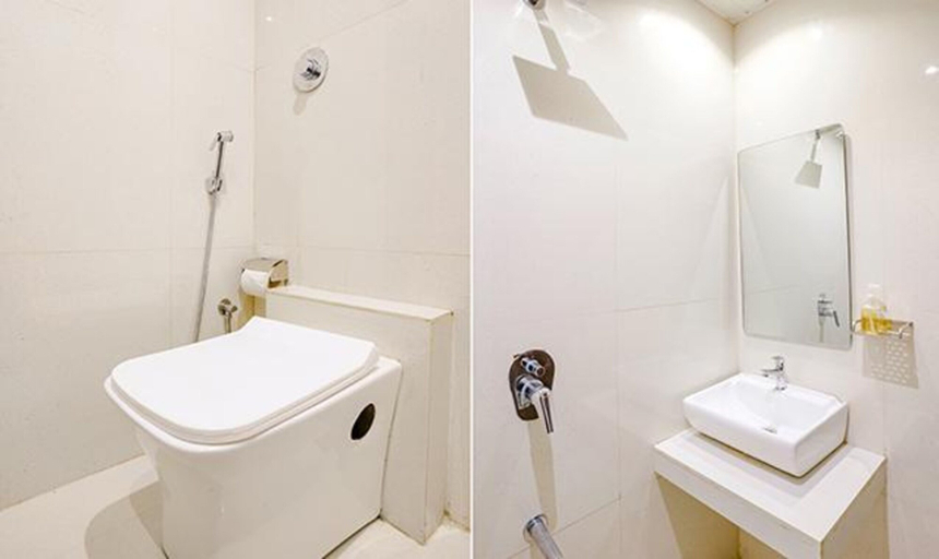 Bathroom 2, FabHotel Sunrise Suites, Mumbai Suburban