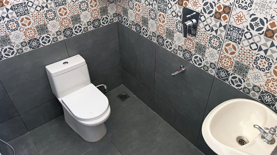 Bathroom 3, Aryavilla Heritage, Thiruvananthapuram