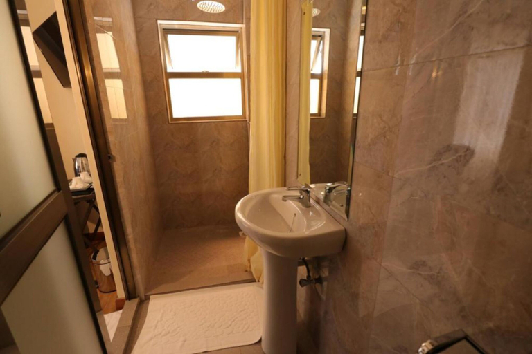 Bathroom 3, BURAHA HOTEL NAKURU, Gilgil
