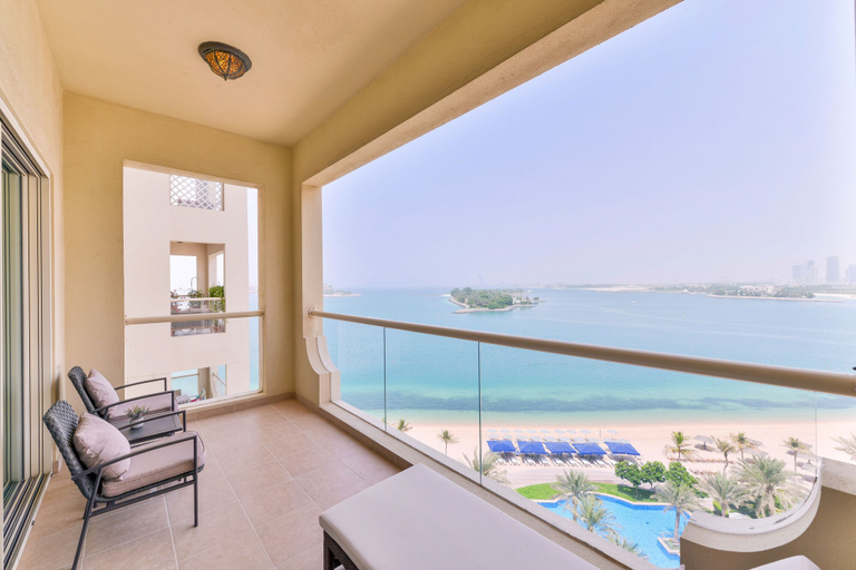 Balcony 5, Shoreline Beachfront Luxury Palm, Dubai