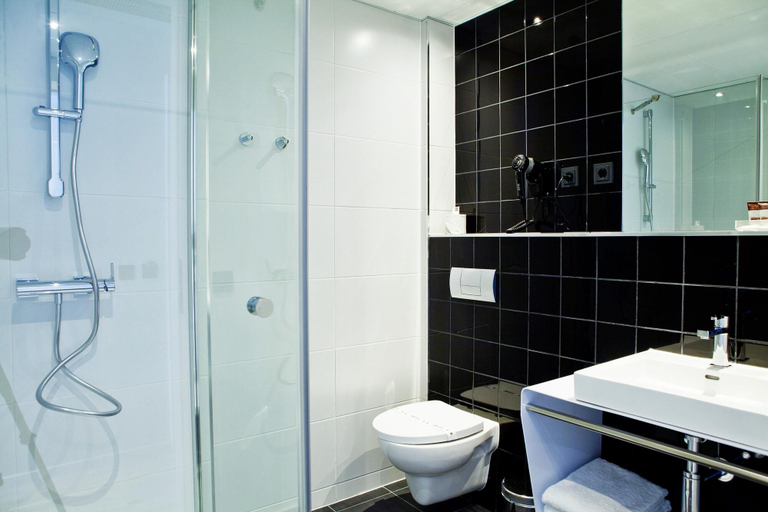 Bathroom 4, Catalonia Berlin Mitte, Berlin