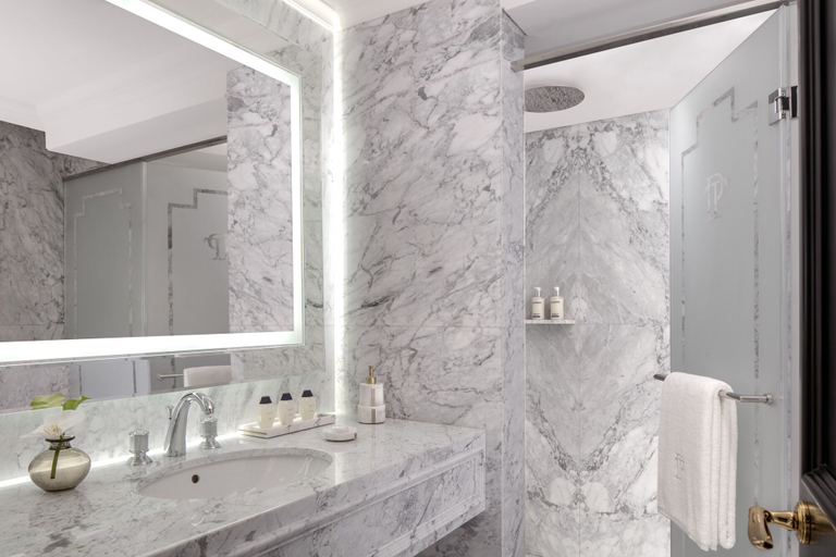 Bathroom 5, The Plaza Doha, LXR Hotels & Resorts, Doha