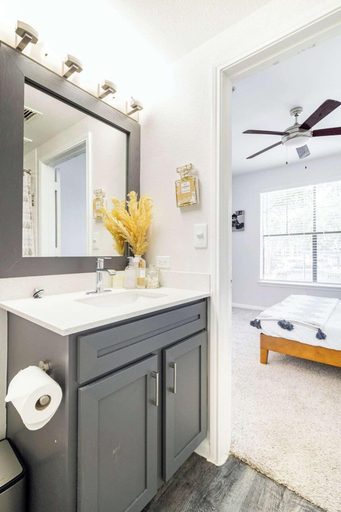 Bathroom 4, 7550 Kirby Dr, Houston