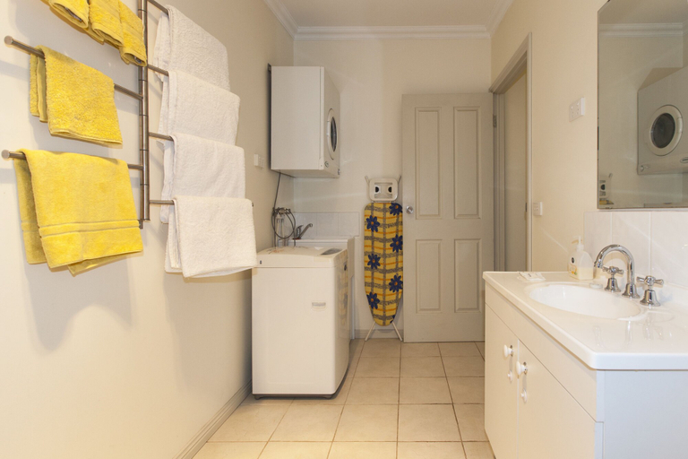 Bathroom 4, The Apartment, Ararat