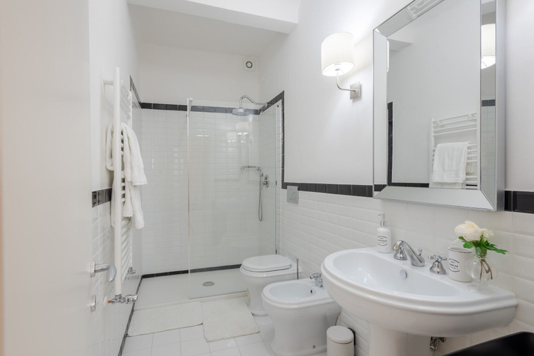 Bathroom 3, Belledonne Apartment, Florence