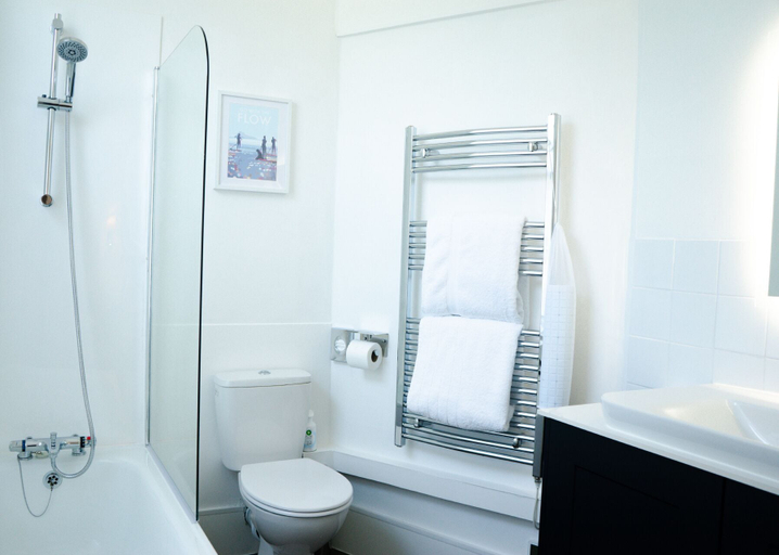 Bathroom 3, Gresham Court, Torbay