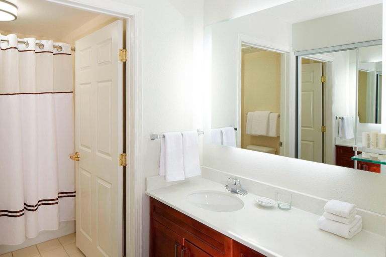 Bathroom, Residence Inn Milwaukee Downtown by Marriott, Milwaukee