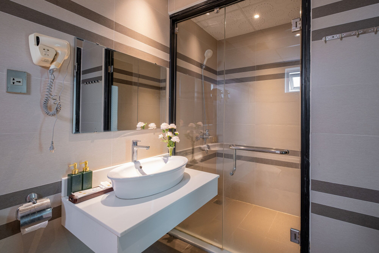 Bathroom 3, Adina Hotel, Da Nang