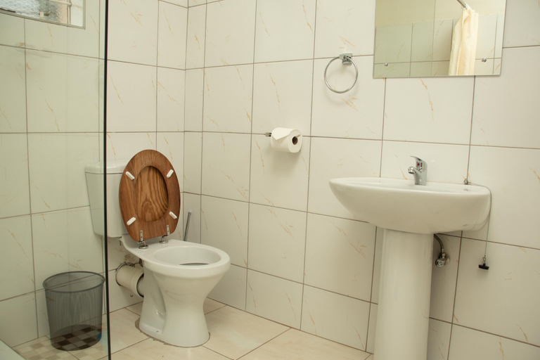Bathroom 5, Inkindaba Guest House, Hwange