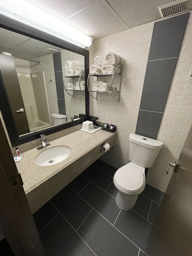 Bathroom 4, Wingate by Wyndham Lake George, Warren