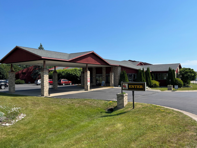 Exterior & Views 2, Cedar Hill Lodge, Mackinac