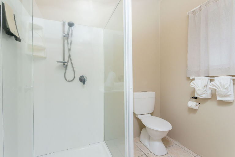 Bathroom 5, Moana Sands Beachfront Hotel, Rorotonga