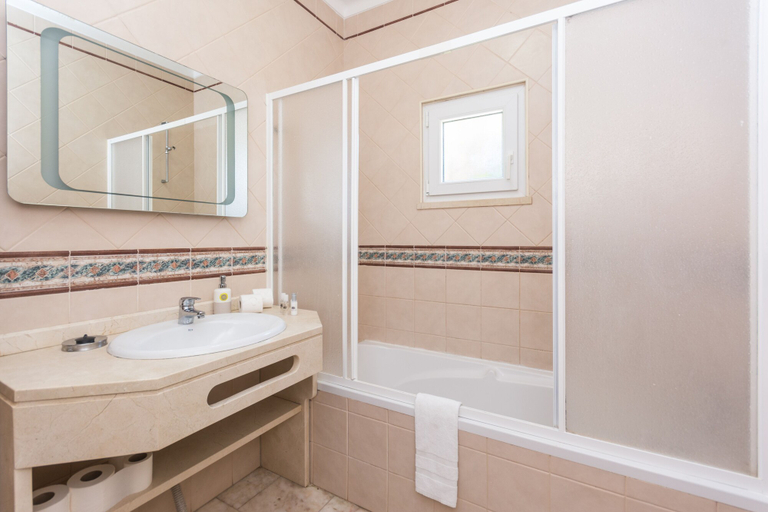 Bathroom 5, Oura Villa V3, Albufeira