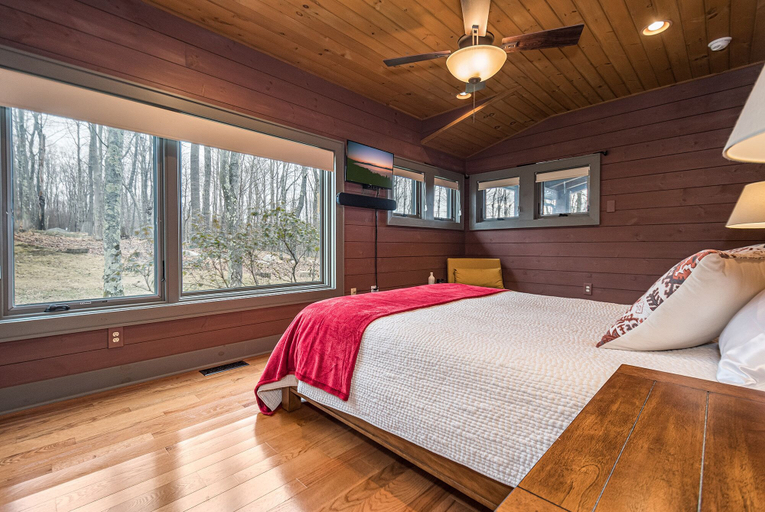 Bedroom 2, "won" on Ten, Garrett