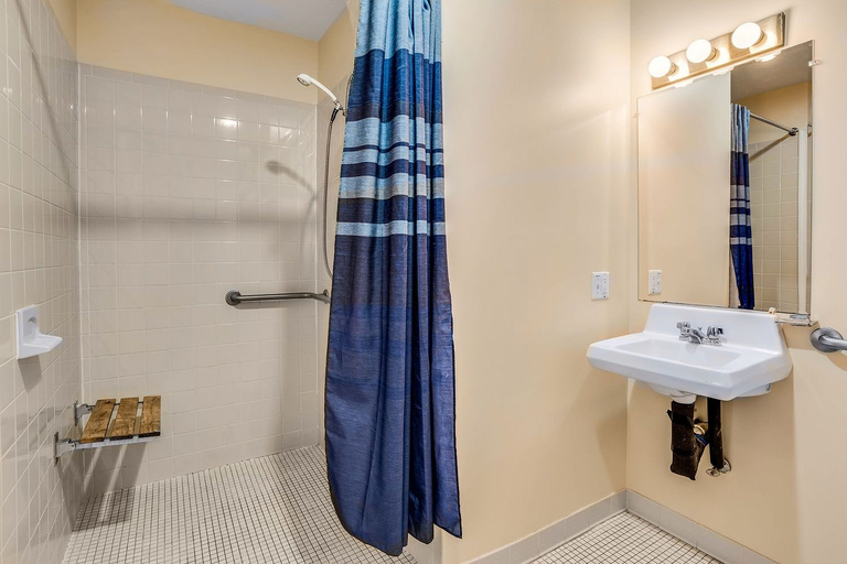 Bathroom 3, Love Ridge Mountain Lodging, Nelson