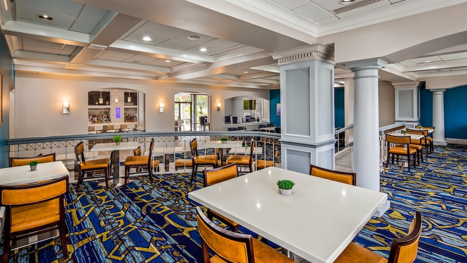 Food & Drinks 5, Delta Hotels by Marriott Jacksonville Deerwood, Duval