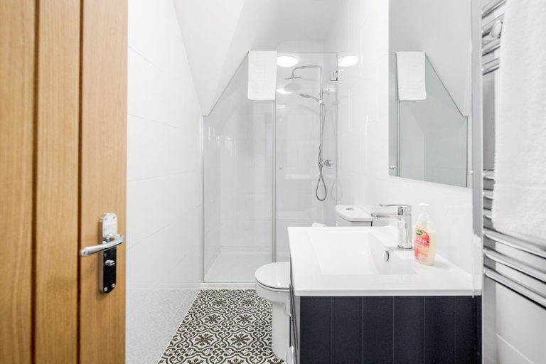 Bathroom 5, Comfortable 2BR Apartment in Bedford, Bedfordshire