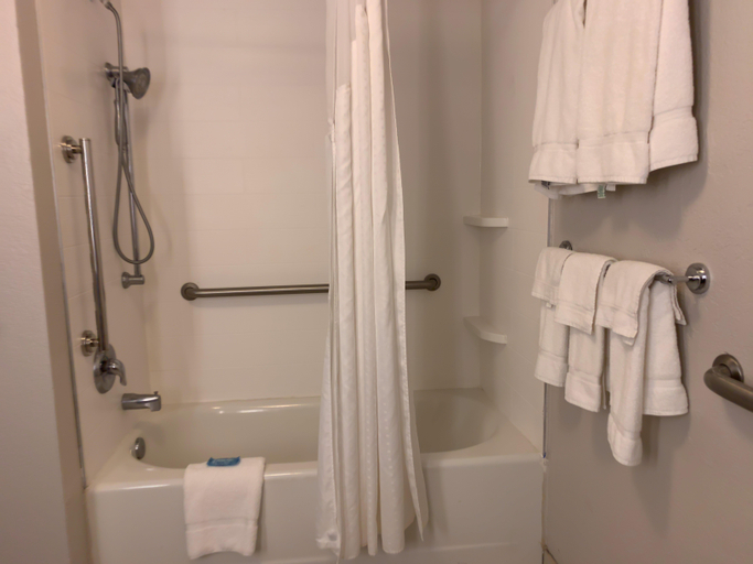 Bathroom 13
