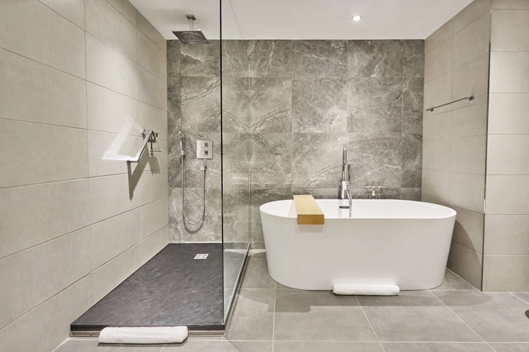 Bathroom 5, Radisson Blu Hotel Antananarivo Waterfront, Analamanga