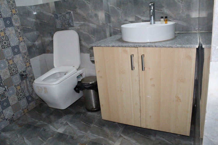 Bathroom 4, Jalal Palace, Almora