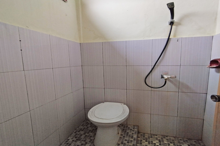 Bathroom 3, OYO Life 92291 Hotel Cahaya Syariah, West Tanjung Jabung