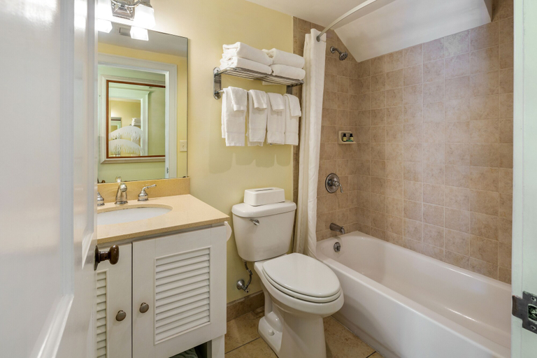 Bathroom 4, Coconut Beach Resort, Monroe