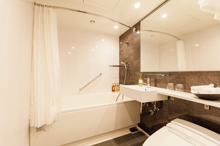 Bathroom 5, Kanazawa New Grand Hotel Prestige, Kanazawa