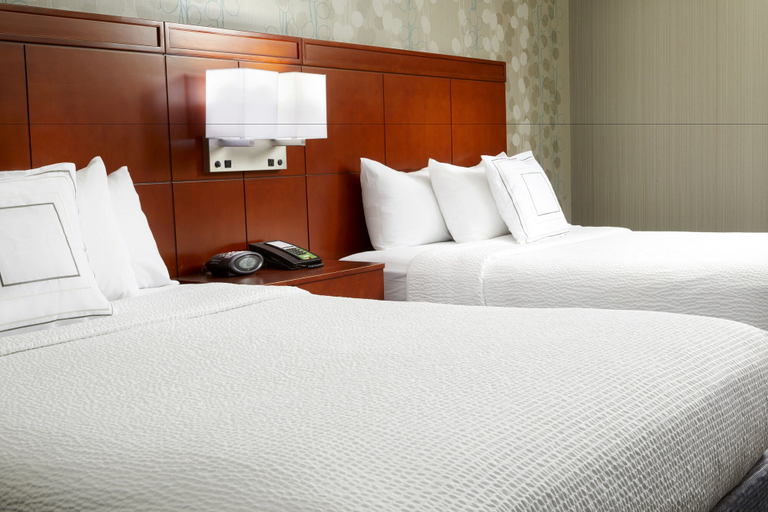 Bedroom 3, Courtyard by Marriott Reading Wyomissing, Berks